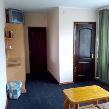 Malyvo Hotel Dilyatyn エクステリア 写真