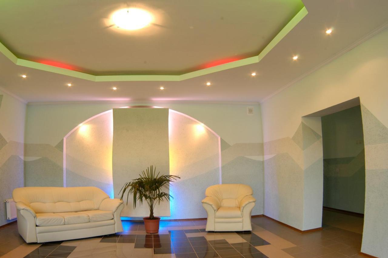 Malyvo Hotel Dilyatyn 部屋 写真