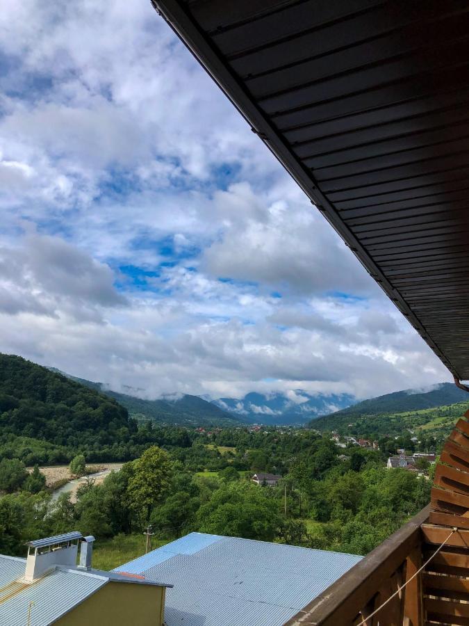 Malyvo Hotel Dilyatyn エクステリア 写真