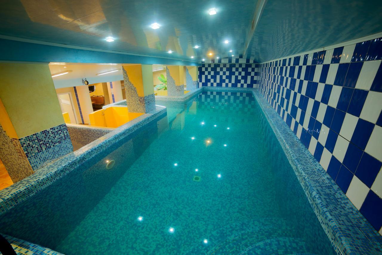Malyvo Hotel Dilyatyn エクステリア 写真