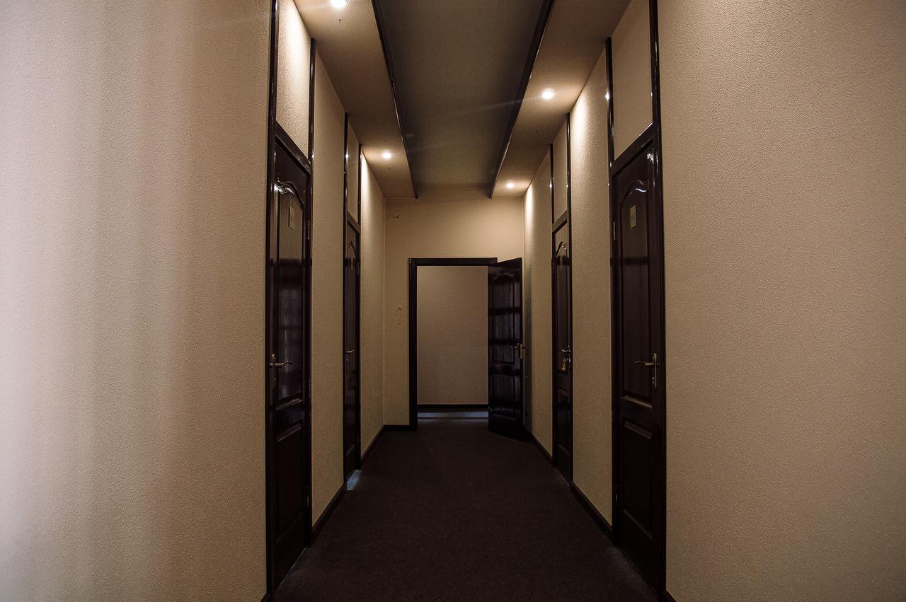 Malyvo Hotel Dilyatyn エクステリア 写真