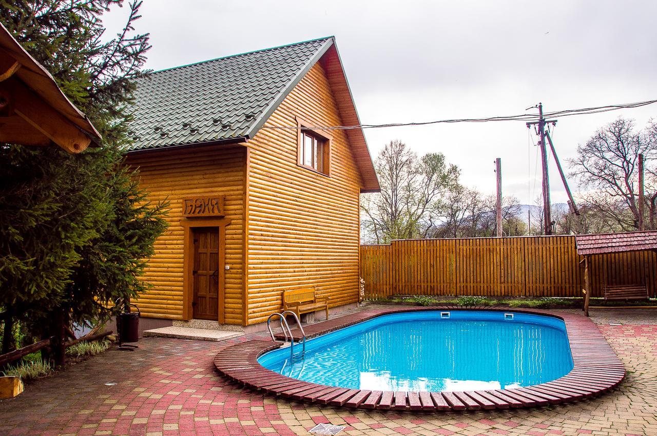Malyvo Hotel Dilyatyn エクステリア 写真